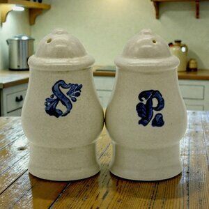 Vintage Pfaltzgraff Yorktowne Blue Flower Stoneware Salt & Pepper Shaker Set